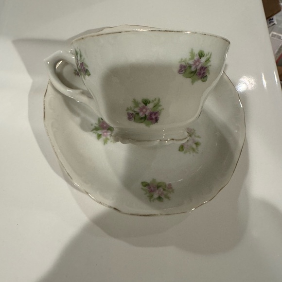 Vintage teacup and saucer from Grantcrest China - Picture 6 of 7